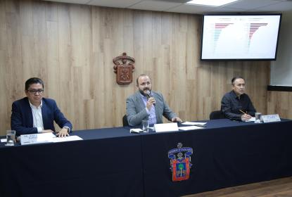 Cuatro autoridades de la universidad de guadalajara
