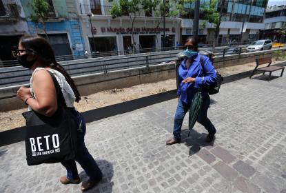 Personas caminando
