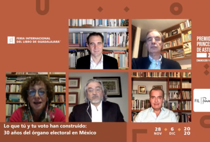 Participantes en el Conversatorio “Lo que tú y tu voto han construido: 30 años del órgano electoral en México”.