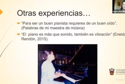 Captura de pantalla de una videollamada en la que se lee "Otras experiencias".