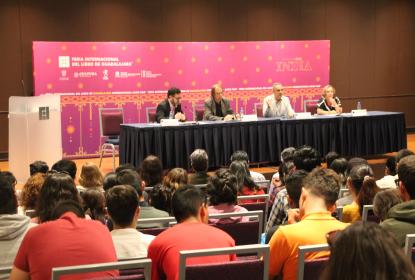 Expositores y asistentes del diálogo “Memoria Reconquistada: las disputas sobre el pasado”.