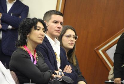 Asistentes de la Conferencia “Más allá del ventriloquismo o el troleo: La función de la crítica y los discursos de arte”.