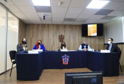 Integrantes de la rueda de prensa.