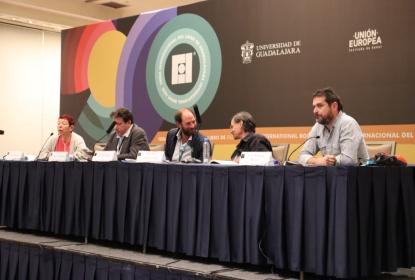 Integrantes del  panel: “Reflexiones y narrativas para el conflicto y para la paz”.