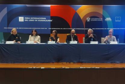 Integrantes de la mesa redonda “Diseño para la vida. Industrias creativas y sostenibilidad”.