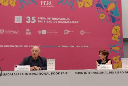 Enrique Krauze y Ivabelle Arroyo en la presentación del libro "Crítica al poder presidencial ".