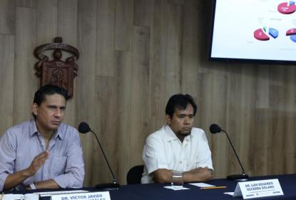 Investigadores en rueda de prensa.
