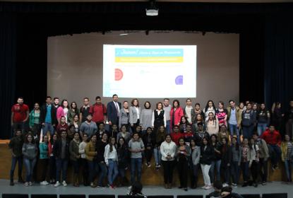 Autoridades, alcalde y alumnado