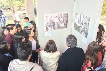 Autoridades y alumnos