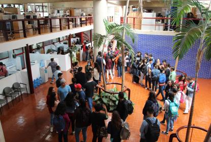 Participantes en el ejercicio de simulación de la votación electrónica.
