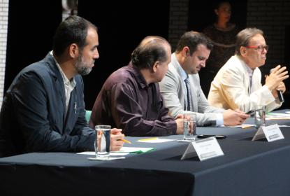 Académicos y panelistas