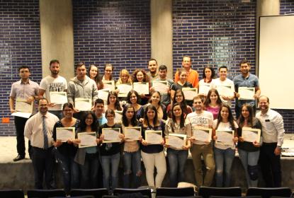 Integrantes del taller  “Arráigate Joven”.