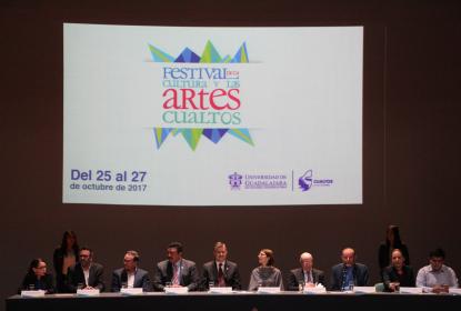 Autoridades, académicos y administrativos