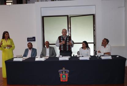 Develación León 